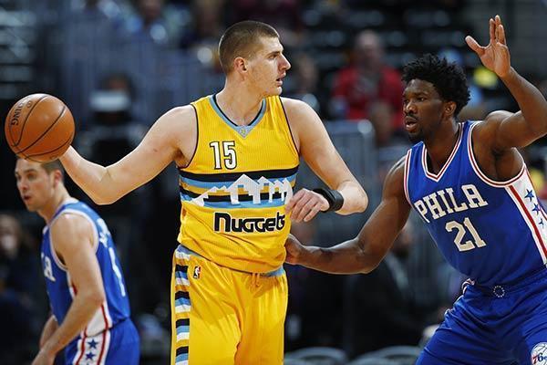 球员们用实 球员们用实